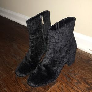 Velvet Booties Lace Pattern